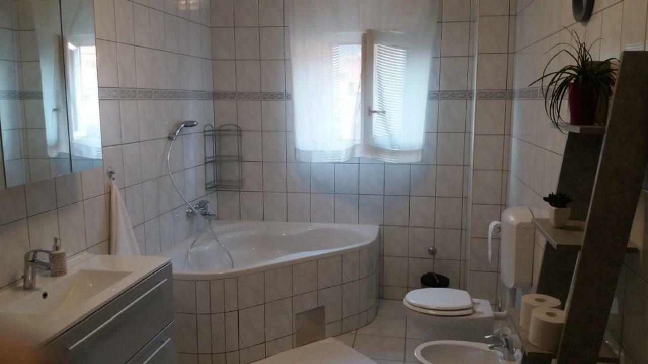 Apartman Teklic Kaštela Exterior foto